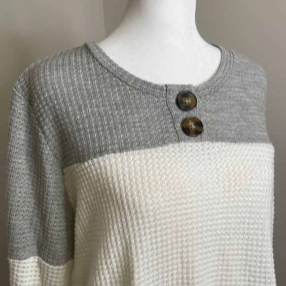 4/$24🦩 Waffle Knit Colorblock Sweater - Picture 4 of 6